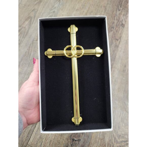 Interlocking Wedding Rings 8 Inch Brass Cross in Gift Box Gold-Tone NEW - Picture 1 of 3